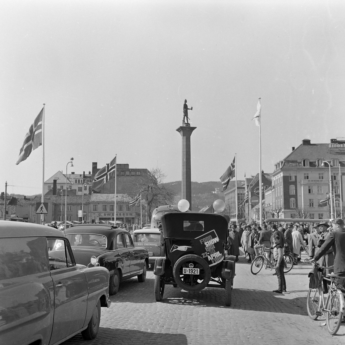 Jubileumsparade for Ford