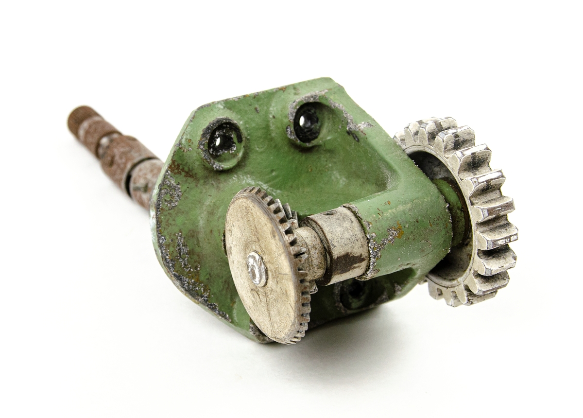 Vinkelväxelsystem, daterat till 1940-tal. Av metall.