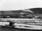 Industriområde, i bakgrunden arbetarbostäder.