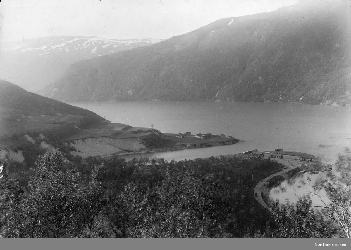 Sjønstå. 
Sett fra Middagshøyda. Ca 1895. 

Foto Ukjent.