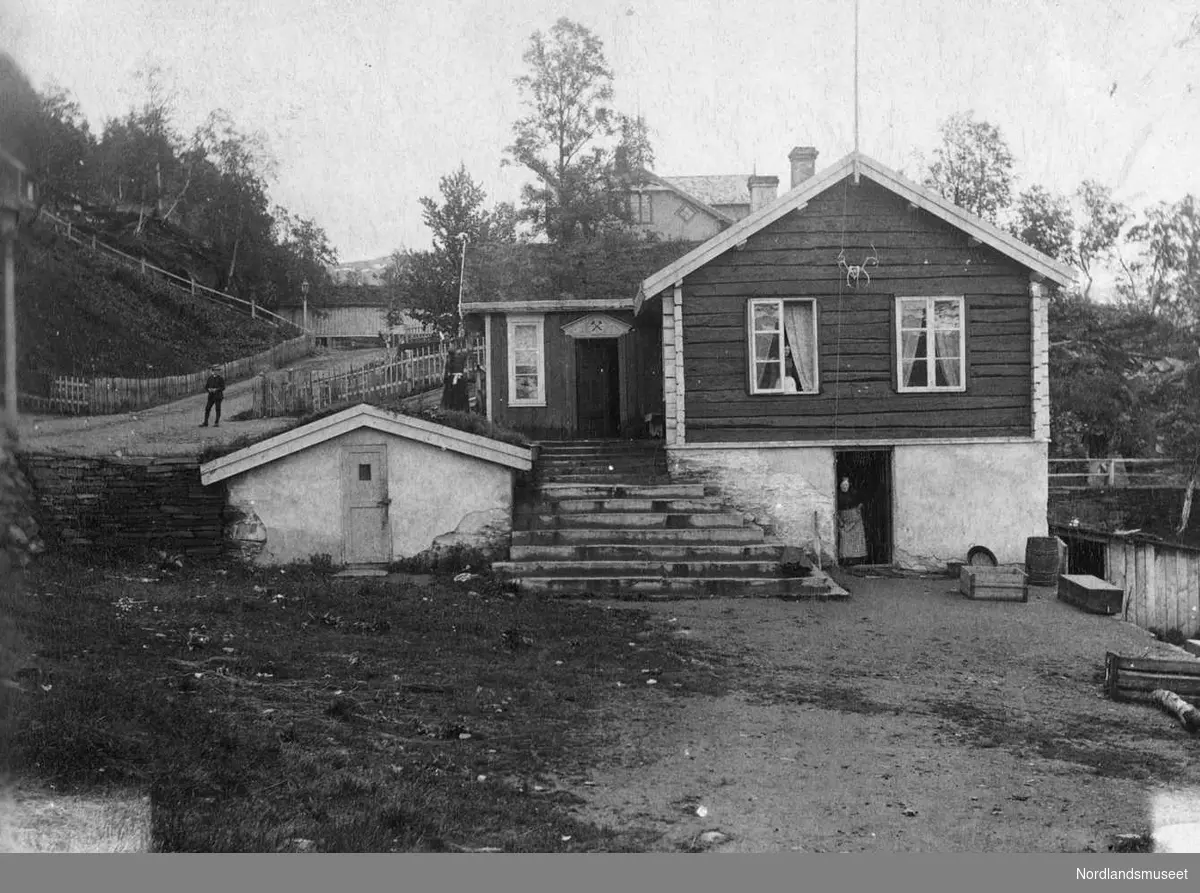 Furulund. 
Ca 1892. Messa og Iskjelleren. 

Foto Ukjent.