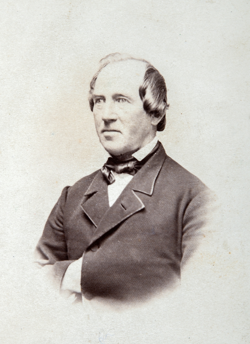 Portrett, carte visit, Gårdbruker Christen Grimerud (1822-1910) fra Stange.
