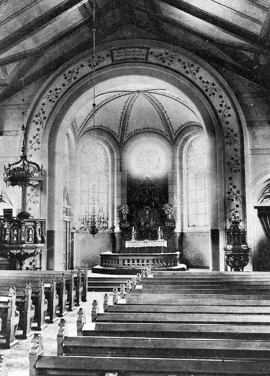 Laholm. Hishults sn. Hishults kyrka. Interiör efter vykort från 1902.
