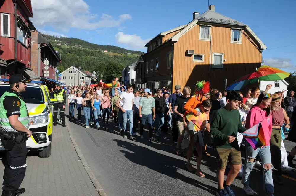 Pride-tog i Fagernes sentrum