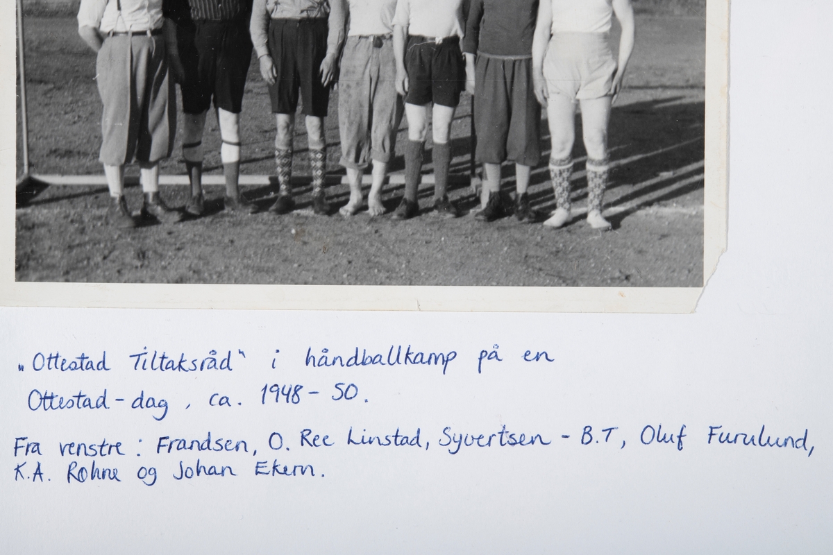 Ottestad Tiltaksråd stilte i en veldedighets-håndballkamp på  Ottestad-dagen , i perioden 1948 - 1950.
Fra venstre: Frandsen, O. Ree-Lindstad. Syvertsen, B.T., Oluf Furulund, Karl A. Røhne, Johan Ekern."
