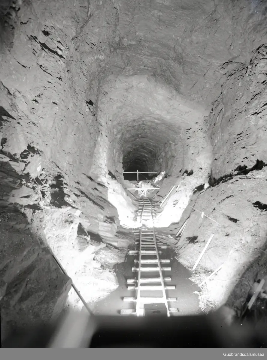 Vinstra kraftselskap, Interiør fra tunnel