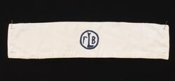 Armbindel. Vit armbindel med blå broderad text 