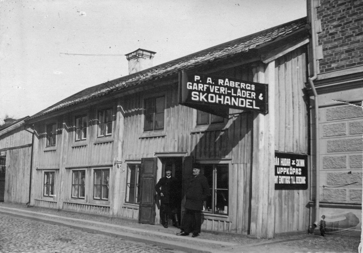 P.A. Råbergs Garferiläder och skohandel.