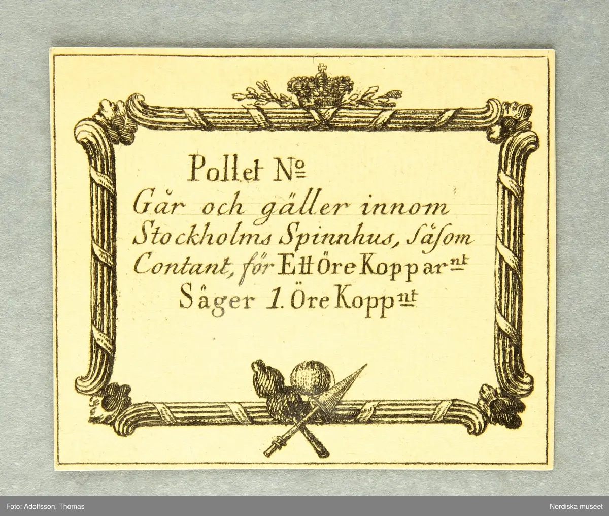Huvudliggaren:
"Polletter. 'Går och gäller innom Stockholms Spinnhus, såsom Contant.'
a. för Halft Öre Kopp/nt.
b. för Ett Öre Kopp/nt.
c. för Två Öre Kopp/nt.
d. för Fem Öre Kopp/nt.
e. för Sex Öre Kopp/nt.
f. för Sexton Öre Kopp/nt.
g. för Tjugufyra Öre Kopp/nt.
h. för En Daler Kopp/nt.
Gm byte med ingeniör John Linder 16/12 1895."