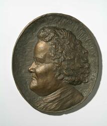 Portrettrelieff av Fredrikke Tønder-Olsen [skulptur]