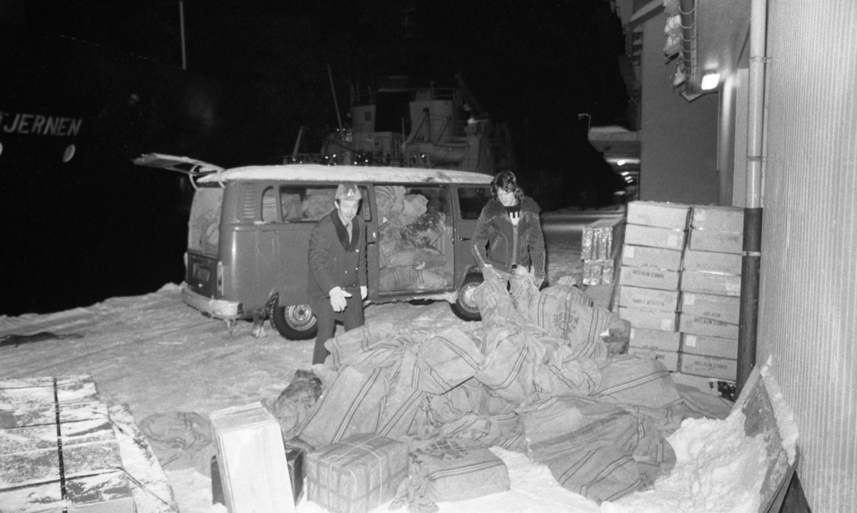 Julepost på kaia på Sortland 1976. Hurtigruta Nordstjernen.