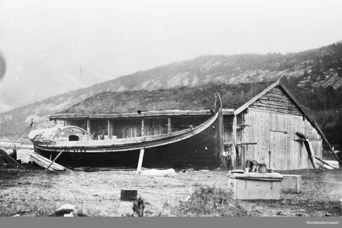 Fembøring ved naustet, Elenjord, Mørsvik 1906.