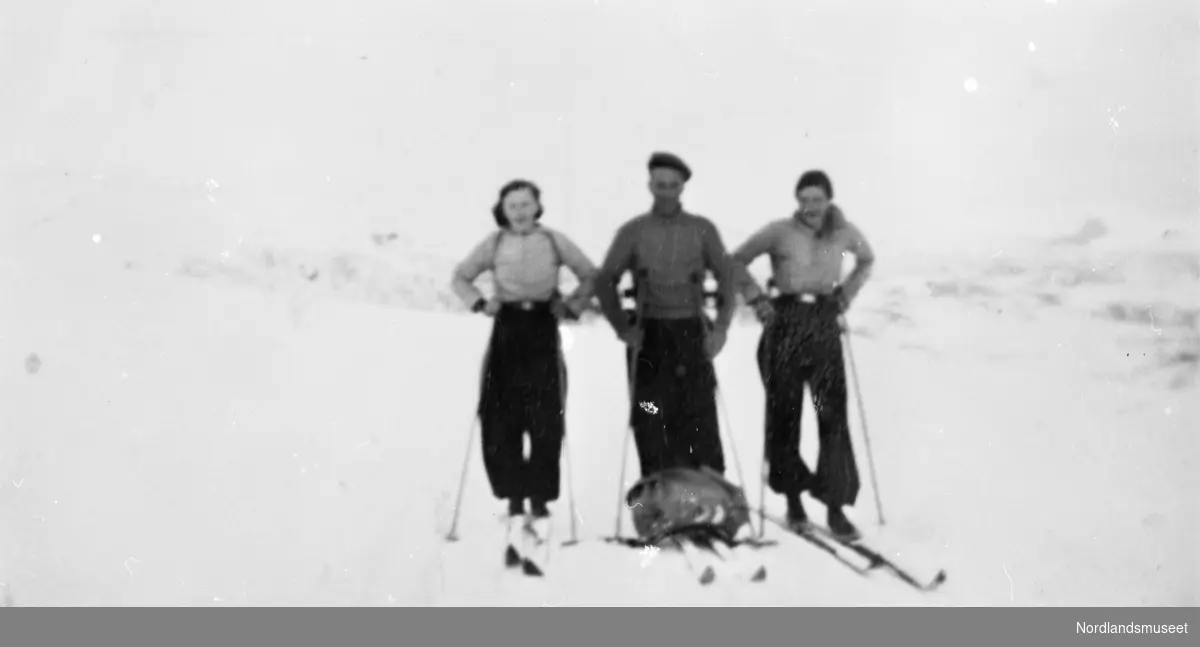 Faulvatn, 1939. Fra venstre: Maria Andersen, Peder Abelsen, Mosse Sande.