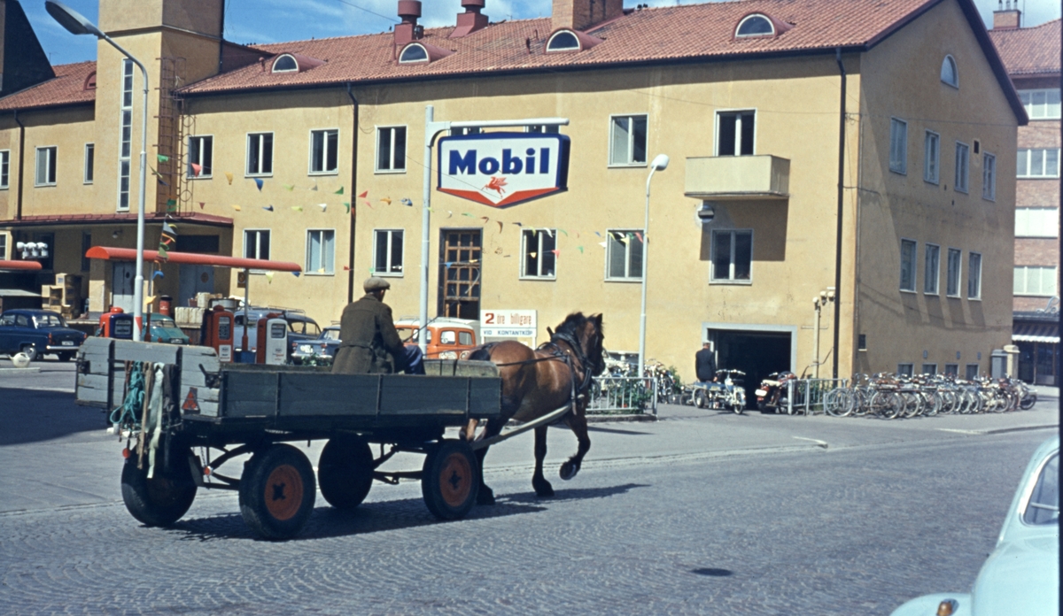 Hästekipage vid S:t Larsgatans norra del.