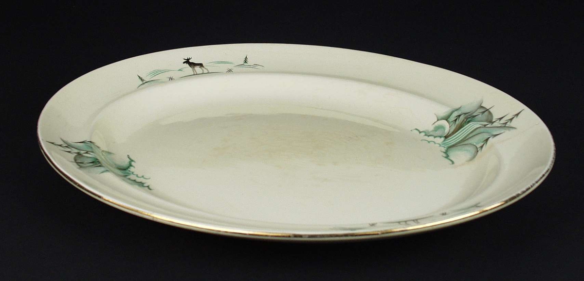 Stort ovalt fat i lys gult steintøy med grønn og svart trykkdekor rundt kanten. Motivet er elger og fossefall.