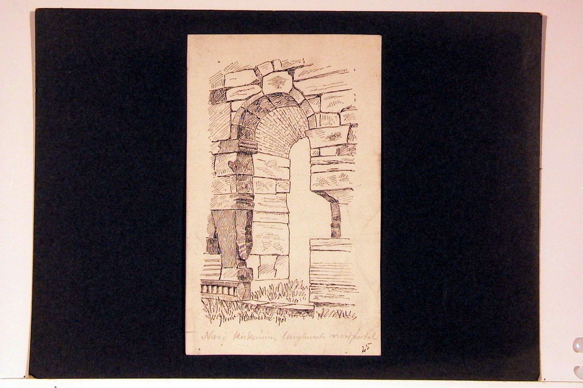 Nærø kirkeruin, langhusets nordportal