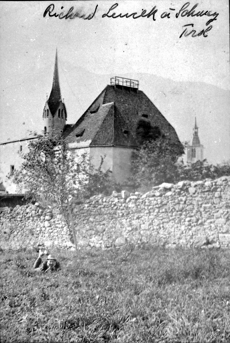 Kirke, mur, mann,
