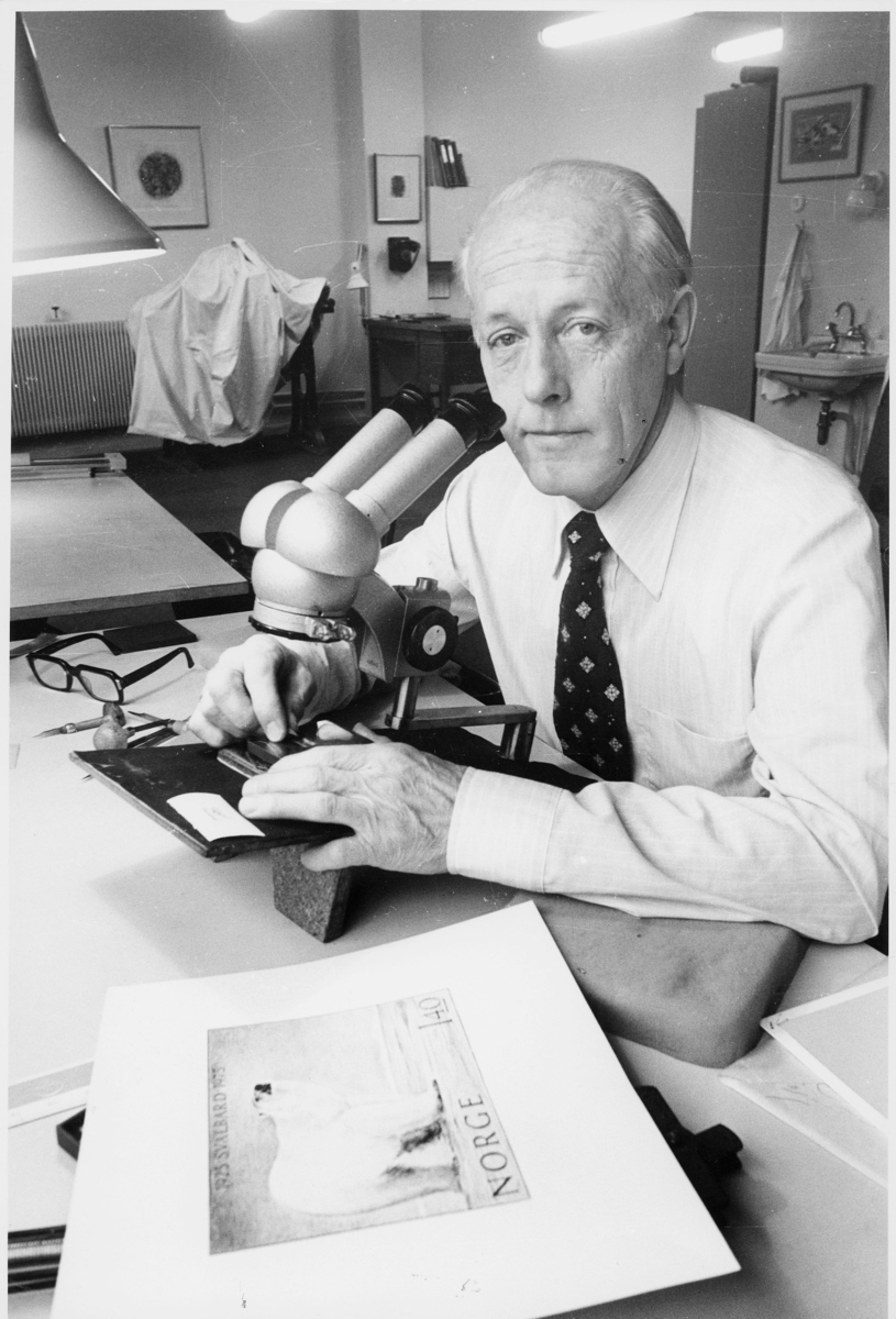 frimerketrykking, Norges bank Seddeltrykkeriet, gravering, frimerke NK 759, Svalbard, isbjørn, en mann sitter og graverer