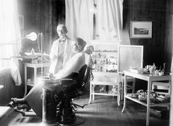 Kort: Ringebu. "Tandlæge Birkedals interiør" 3/9-1916 Konv: 