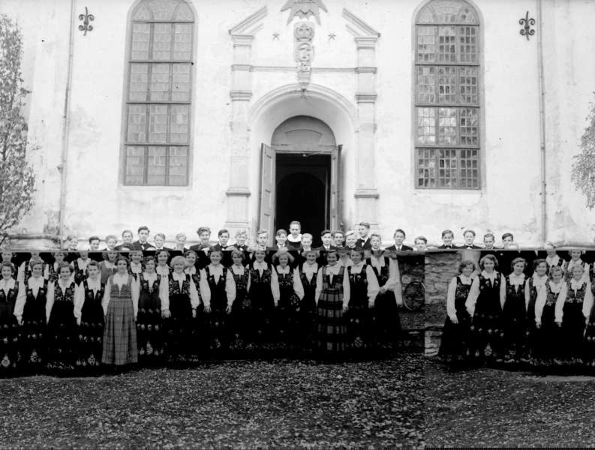 Sør-Fron kirke. Konfirmanter.
