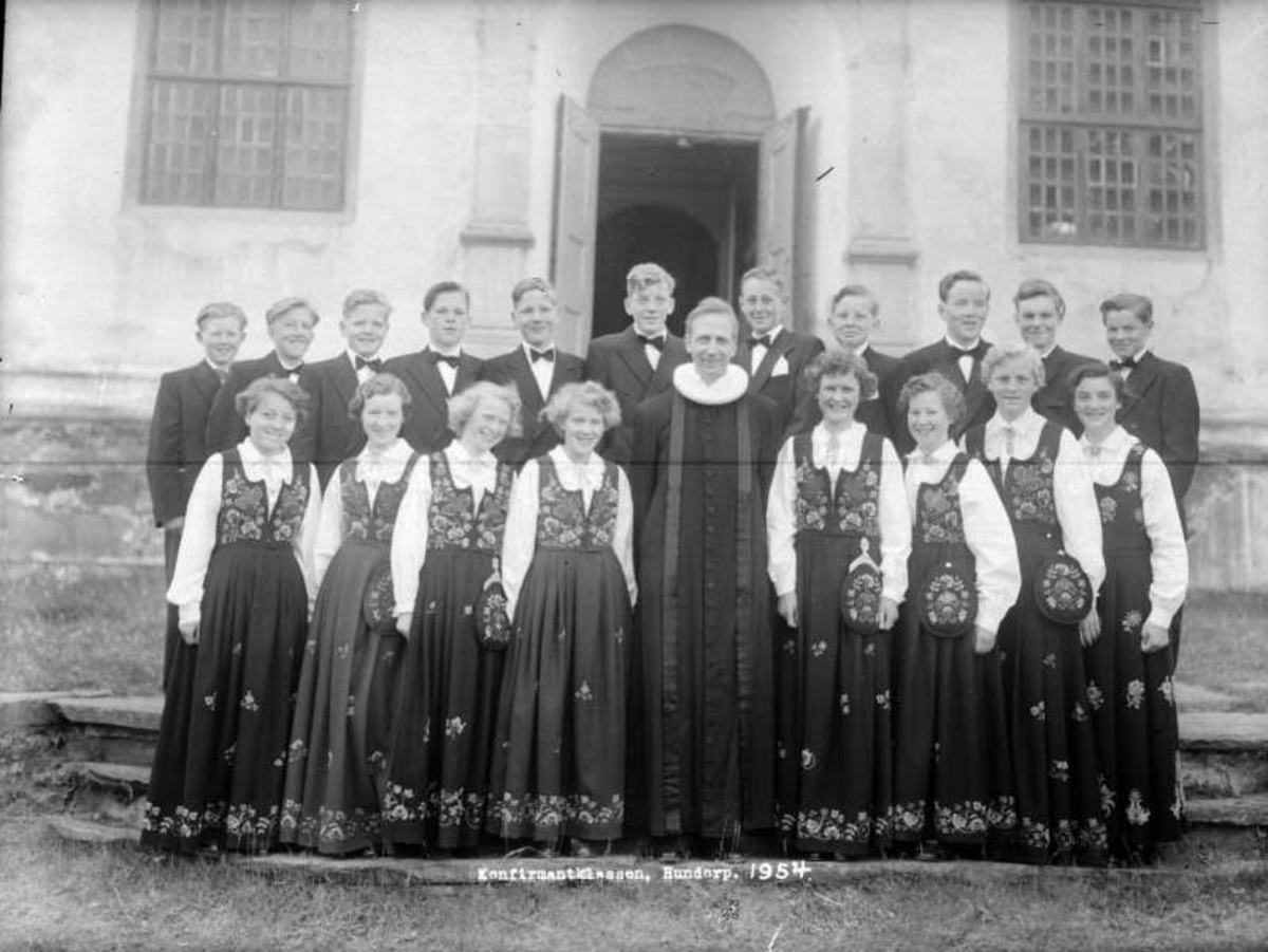 Sør-Fron kirke. Konfirmanter 1954.