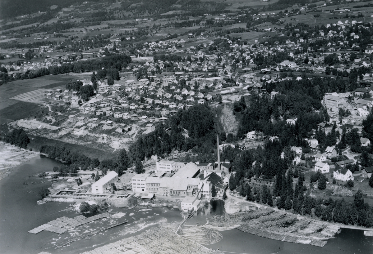 Flyfoto, Lillehammer, Busmoen, Mesna Kartonfabrik A/S,
