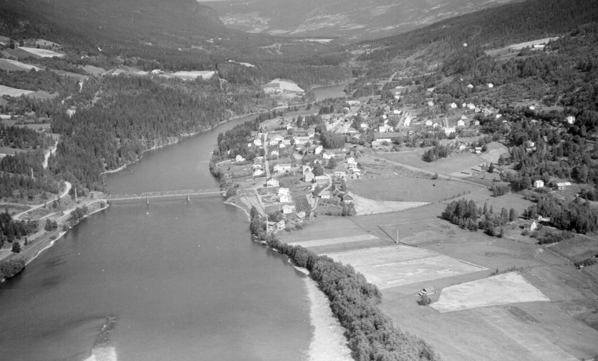 Flyfoto, Fåberg, Lågen, Brunlaugbrua, oversiktsbilde mot nord,