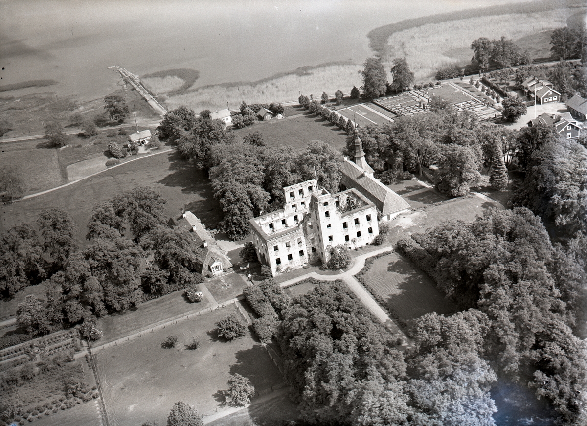 Flygvy över Stjärnorps slottsruin m.m.