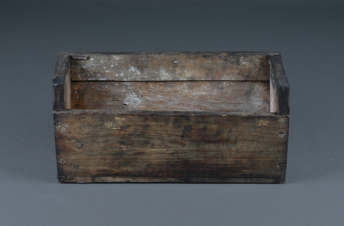 Kasse til oppbevaring av verktøy.
Solid utførelse