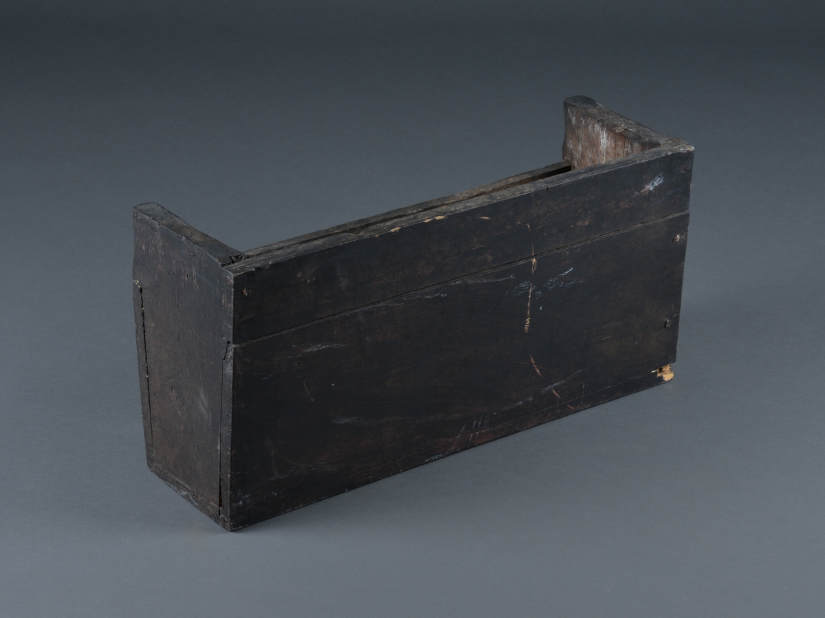 Kasse til oppbevaring av verktøy.
Solid utførelse