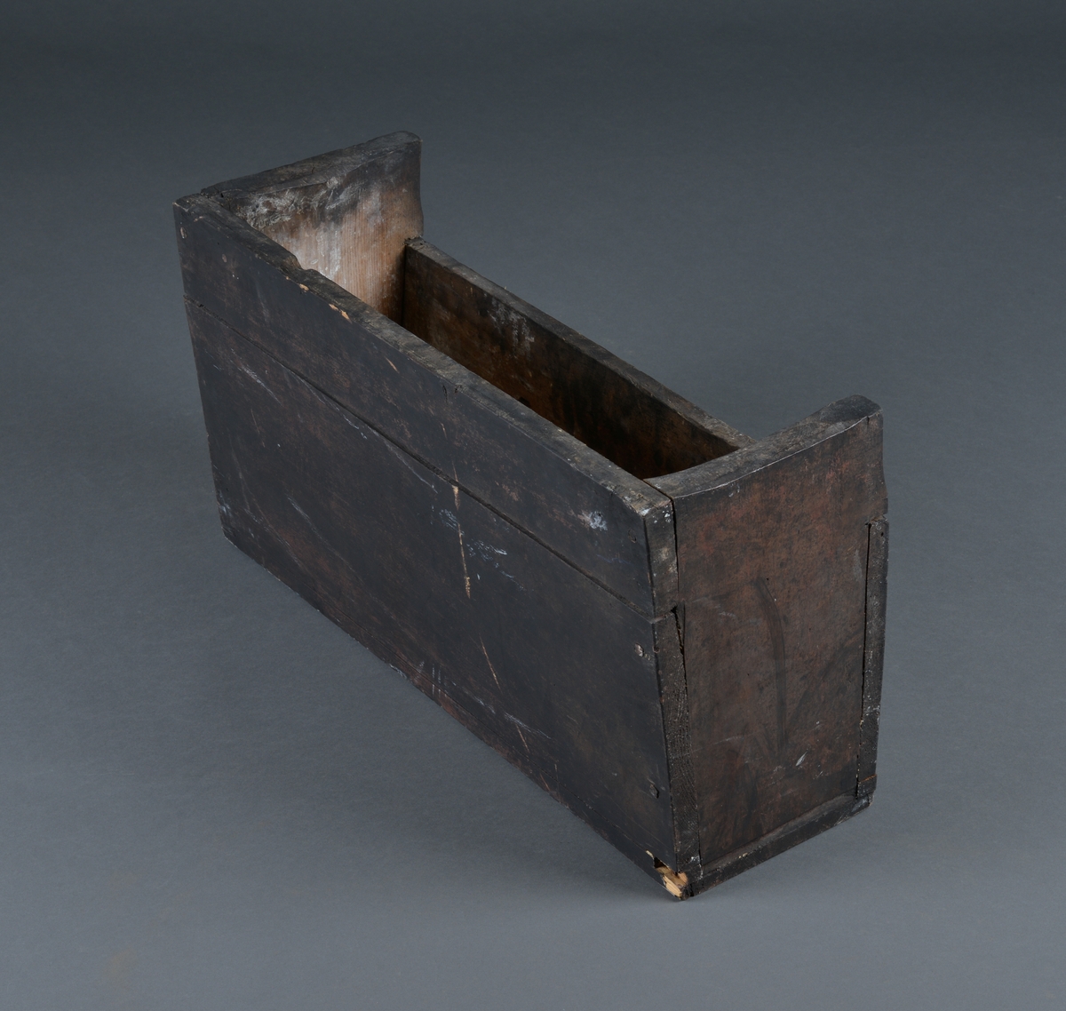 Kasse til oppbevaring av verktøy.
Solid utførelse