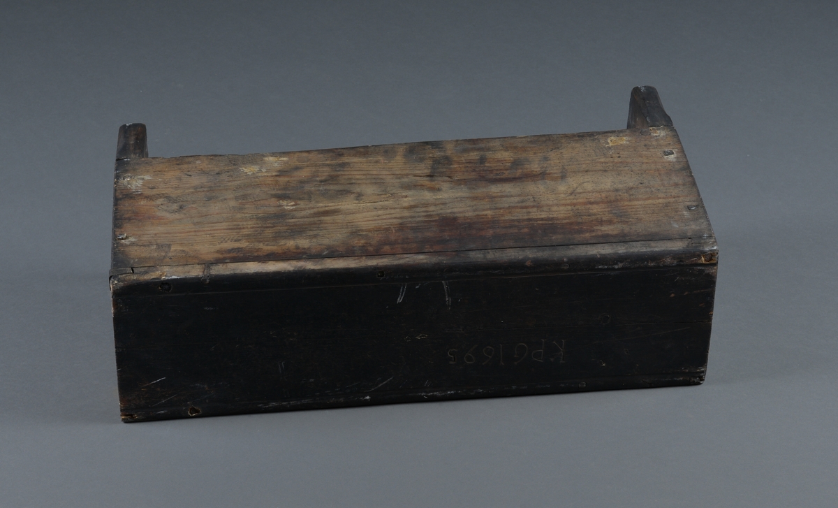 Kasse til oppbevaring av verktøy.
Solid utførelse