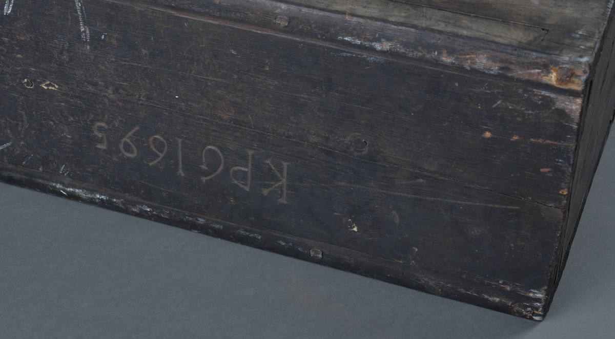 Kasse til oppbevaring av verktøy.
Solid utførelse