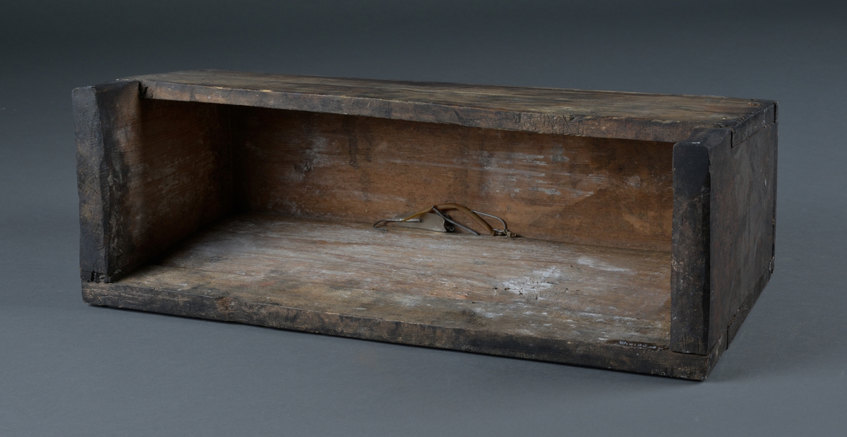 Kasse til oppbevaring av verktøy.
Solid utførelse