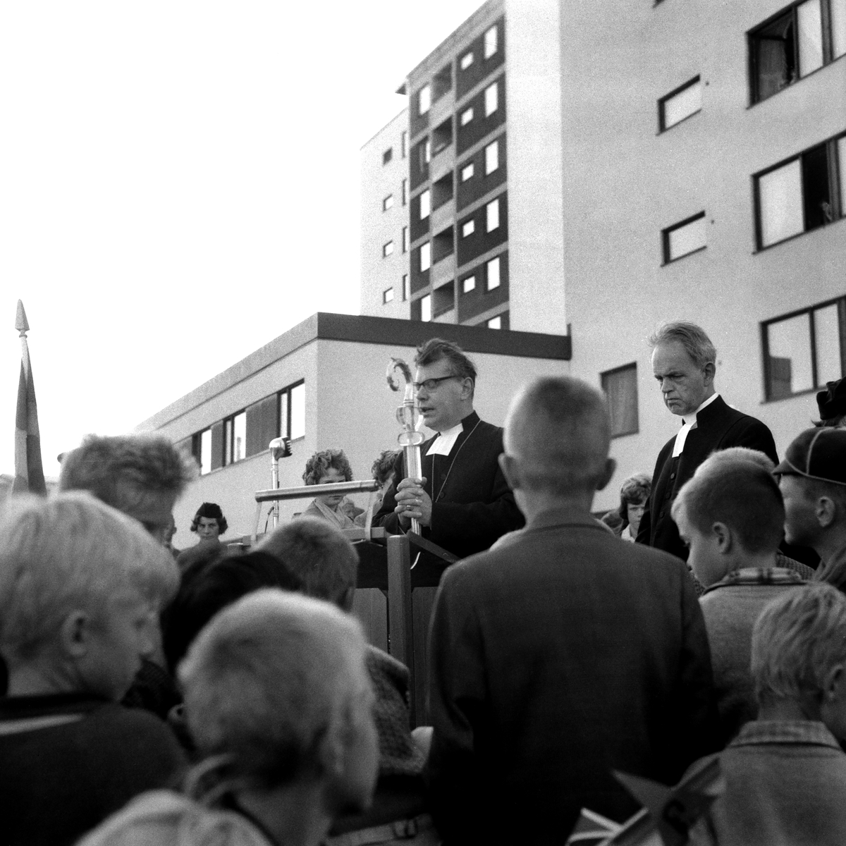 Bildsvit från invigning av Johannelunds centrum den 17 september 1960.