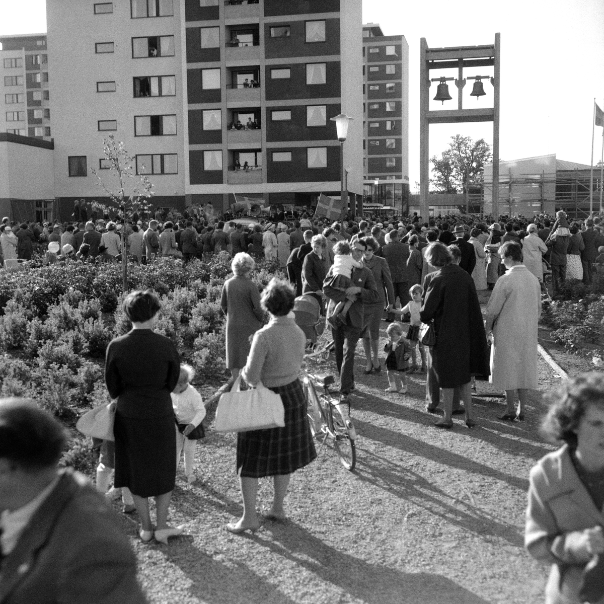 Bildsvit från invigning av Johannelunds centrum den 17 september 1960.