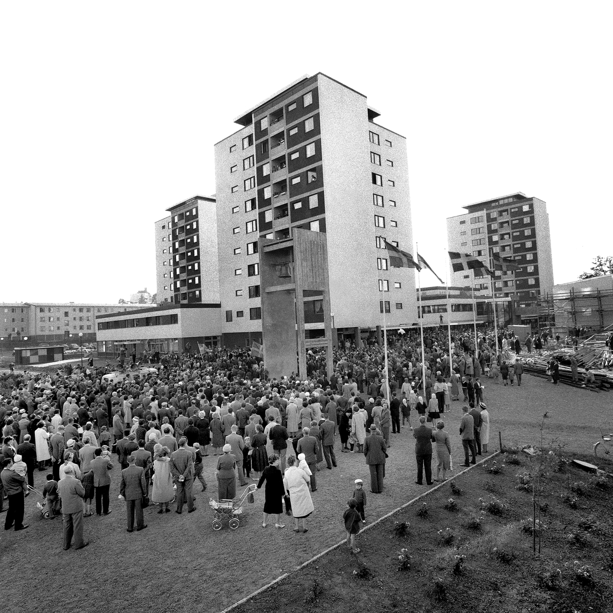 Bildsvit från invigning av Johannelunds centrum den 17 september 1960.