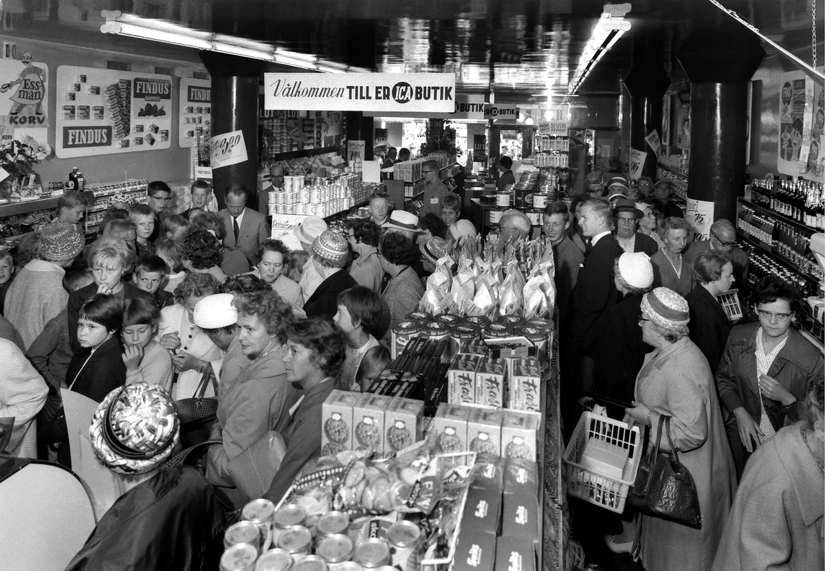 Festlig invigning av snabbköpet Hans Livs vid Djurgårdsgatan i Linköping. Året var 1962.