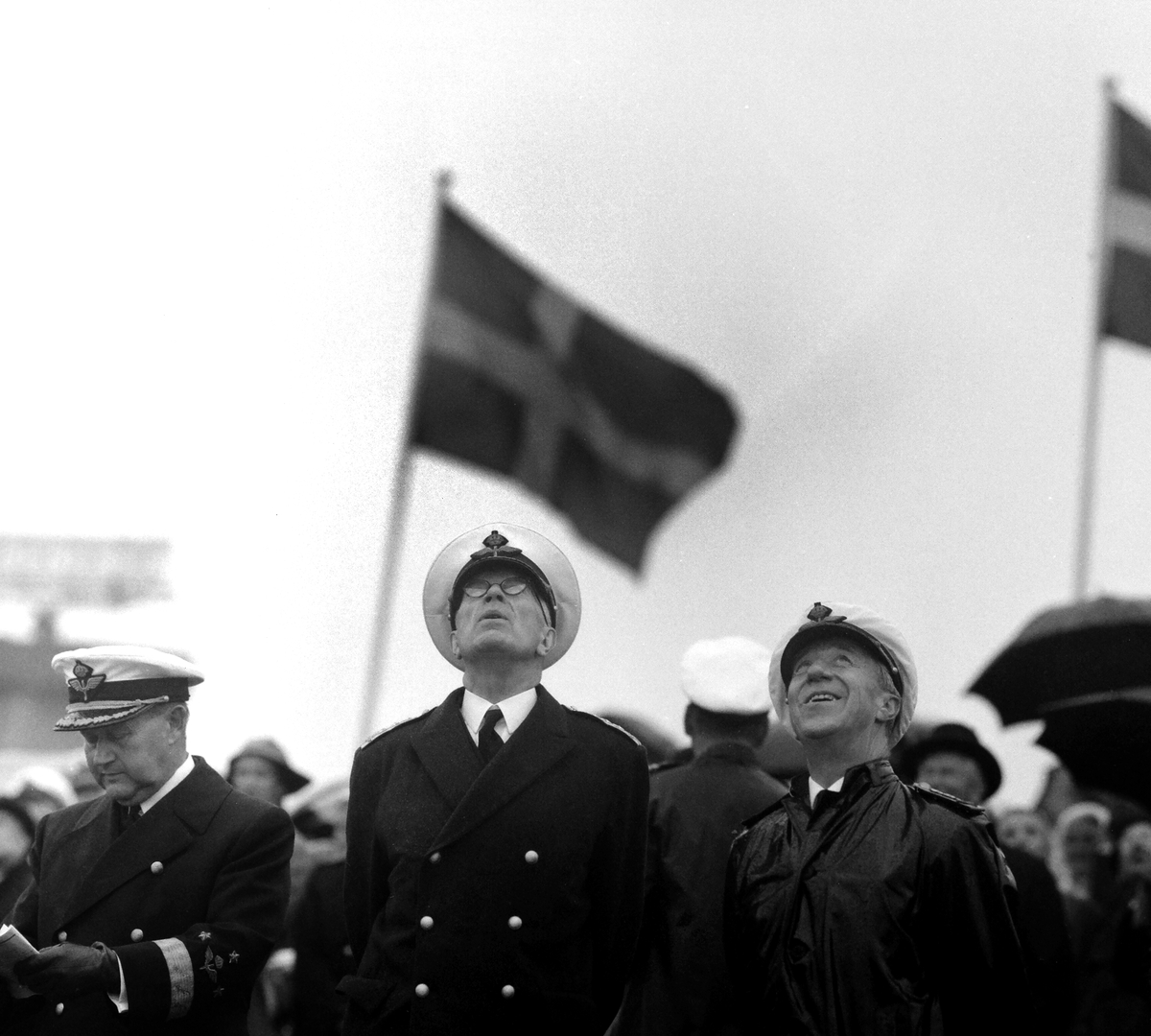 Till minne av den första militära flygningen i landet 1912, firades 50 år i luften med Flygets dag på Malmen 1962.