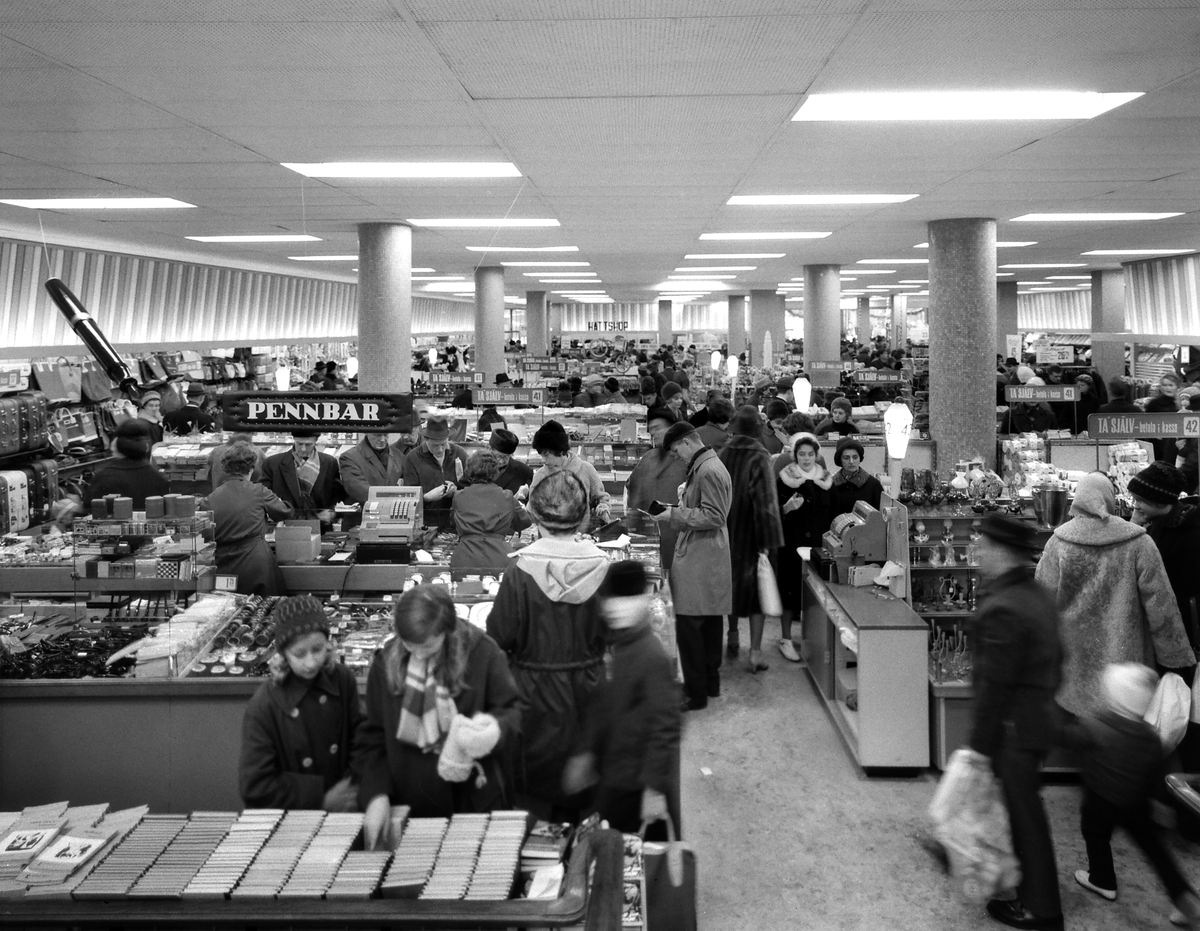 Serie bilder från varuhuset Tempo i Linköping.