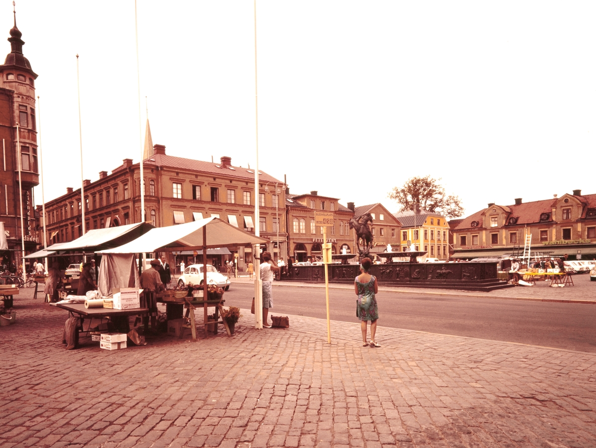 Torghandel på Stora torget med Folke Filbyter, 1969.