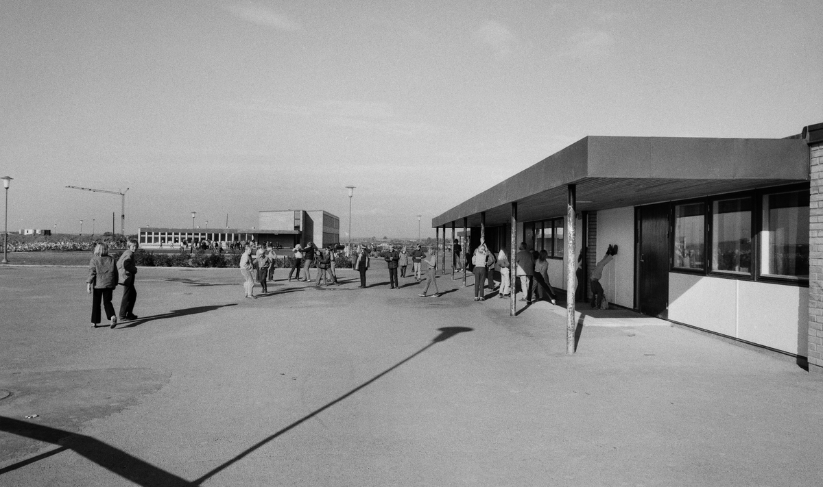 Lek och stoj på skolgården till Nygårdsskolan i Skäggetorp.
