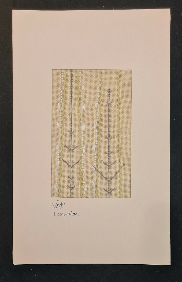 Mönster till lampskärmar.
''Synfoni''  2 ex blad med pappersmönster och broderidetaljer.
''Vår'' 2 ex blad med broderad detalj.