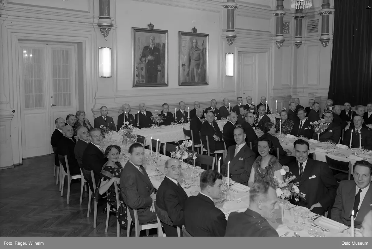 Oslo Militære Samfund, interiør, Norges Forsvarsforening, fest, langbord, oppdekning, menn, kvinner
