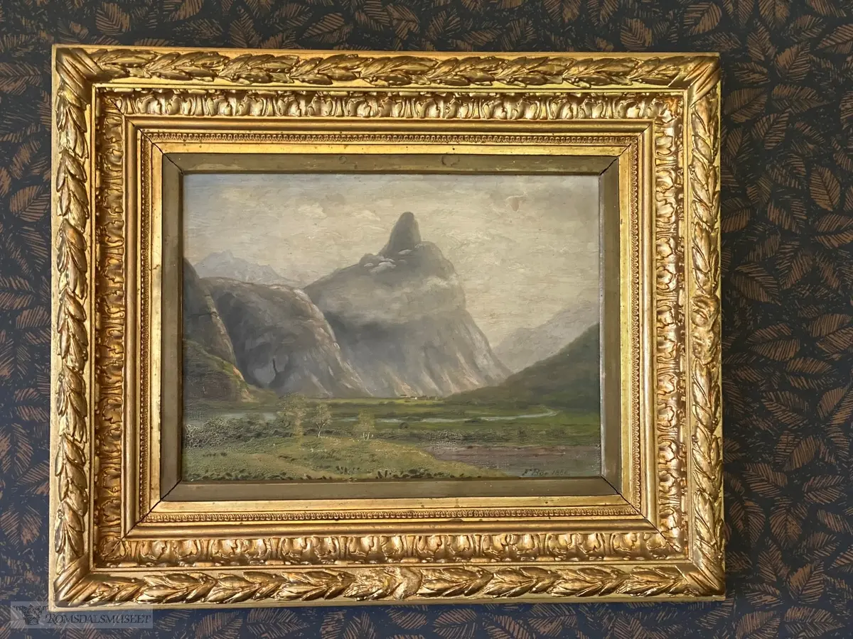 Gård, tr. Lyngheim med Romsdalshorn i bakgrunnen. Trolig malt fra Aak eller Halsa.