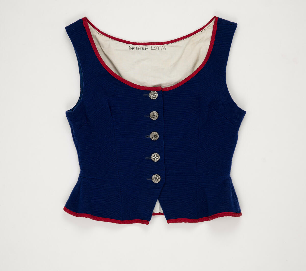 Väst använd i uppsättningarna "Kransgille" och "Rosen".