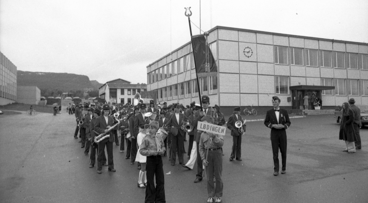 Sør-Troms og Vesterålens 19. skolemusikkstevne på Sortland 12. og 13 juni. 1976. Ved Sortland videregående skole.