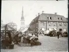 Torghandel på Stora torget, Västerås. 1902.