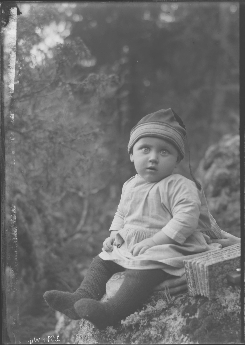 Fotografering beställd av Nilsson. Barnet är ej identifierat.