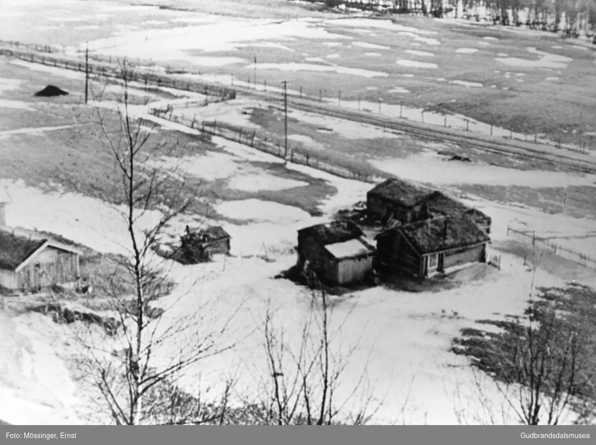 Øvre Hågåvoll i Dovre under krigen. Gruppa av tyske fallskjermjegerar leie av Løytnant Schmidt i angrepet mot Dombås 14. april 1940 landa i området ved Hågåvollen.